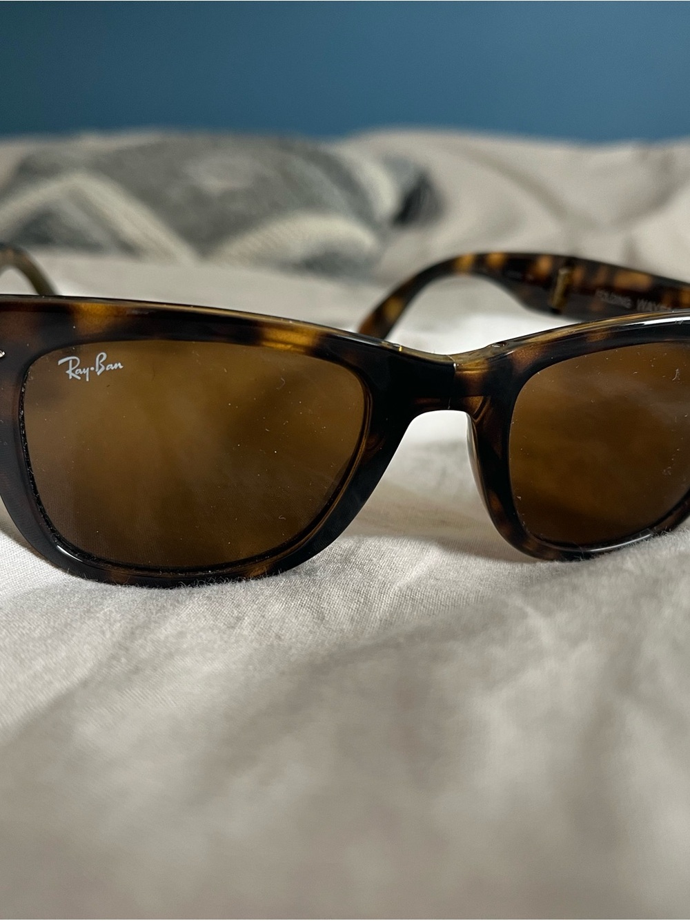 Ray-Ban Wayfarer Tortoiseshell Folding Frame Sunglasses with Brown Lenses